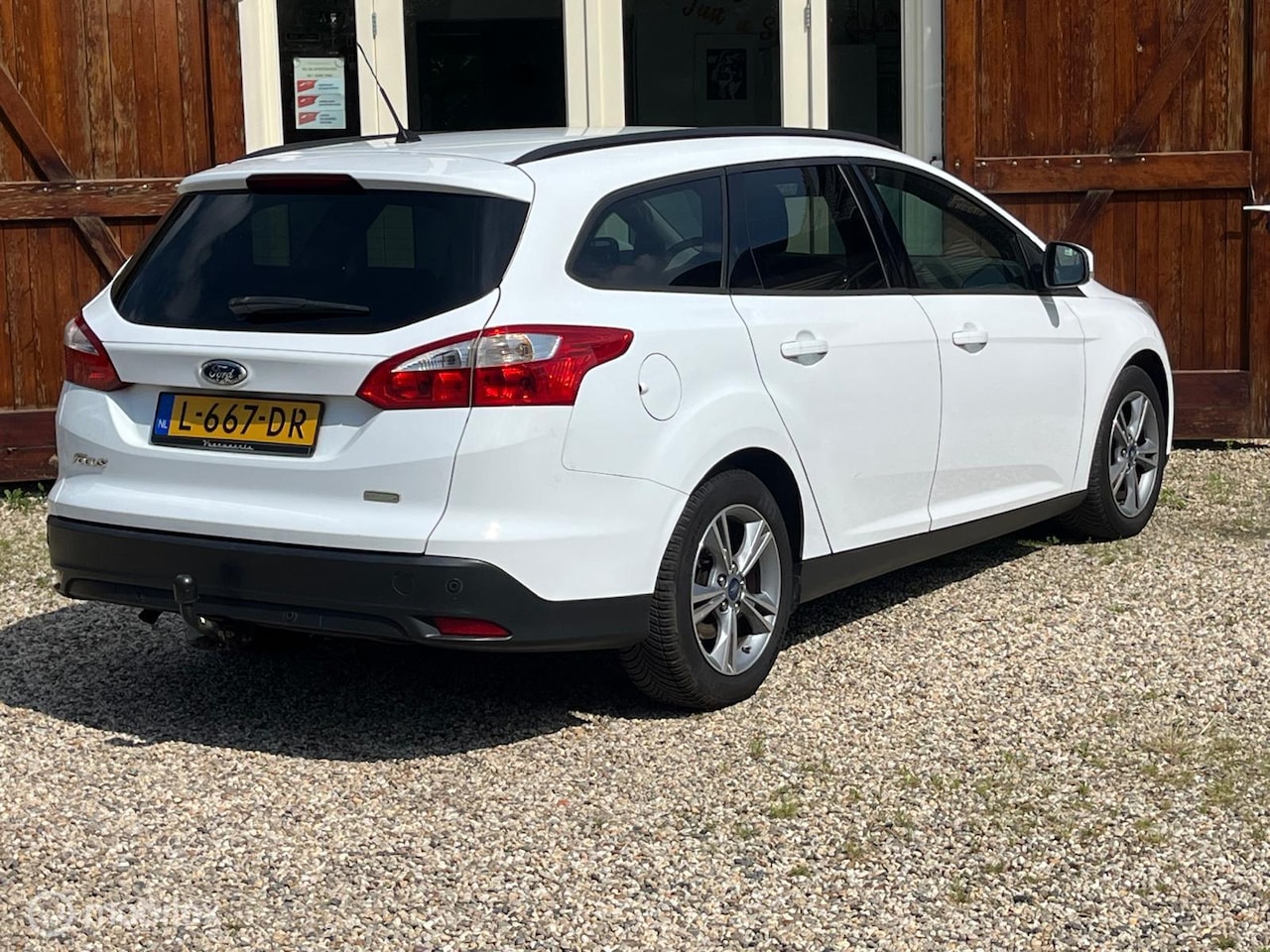 Ford Focus Wagon - 1.0 EcoBoost, Trekhaak, nieuwe APK - AutoWereld.nl