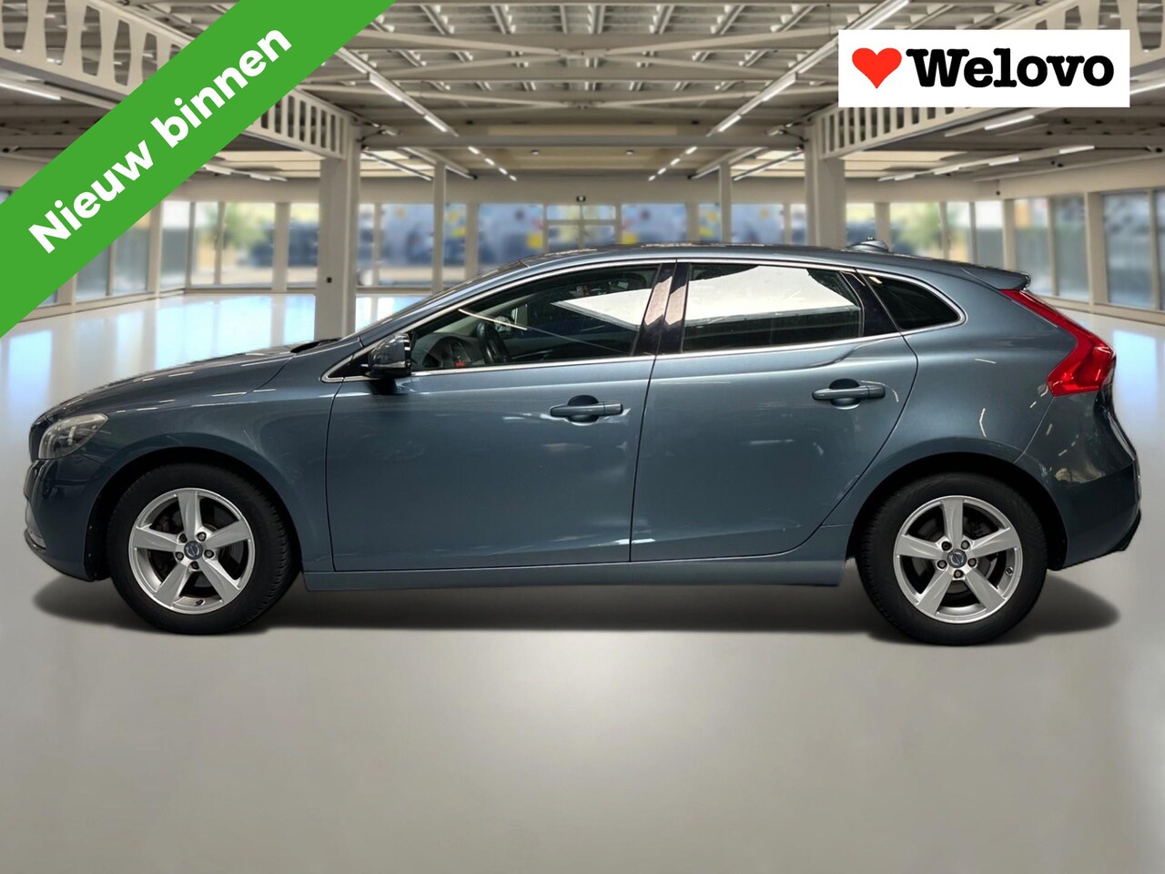 Volvo V40 - 1.6 T3 Momentum Leder, Navi+Camera, Bluetooth.. - AutoWereld.nl