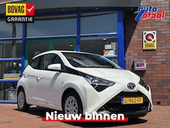 Toyota Aygo - 1.0 VVT-i x-play limited | Airco | Navi | Apple Carplay/Android Auto