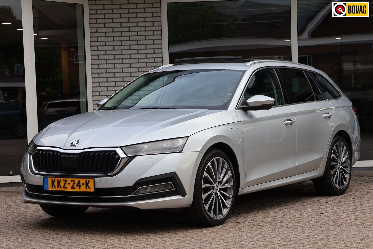 Skoda Octavia Combi - 1.4 TSI iV PHEV Business Edition Panorama Carplay Memory seats - AutoWereld.nl