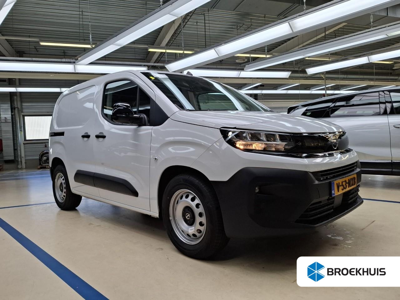 Opel Combo Electric - 50kWh 136 PK | WARMTEPOMP | STOEL + STUUR VERWARMING | VERWARMDE VOORRUIT | BETIMMERING | - AutoWereld.nl