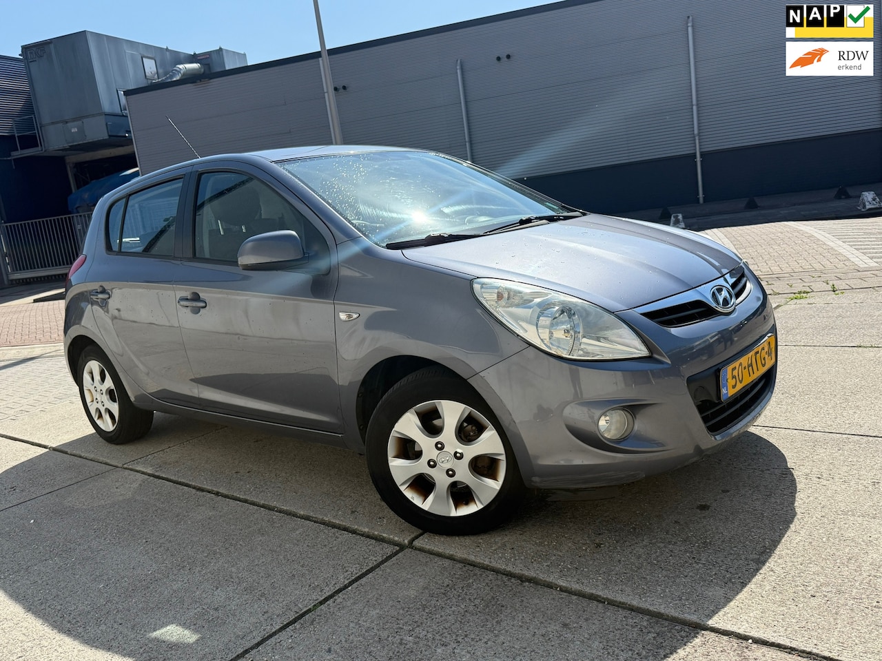Hyundai i20 - 1.4i i-Catcher AUTOMAAT AIRCO APK 2027 - AutoWereld.nl