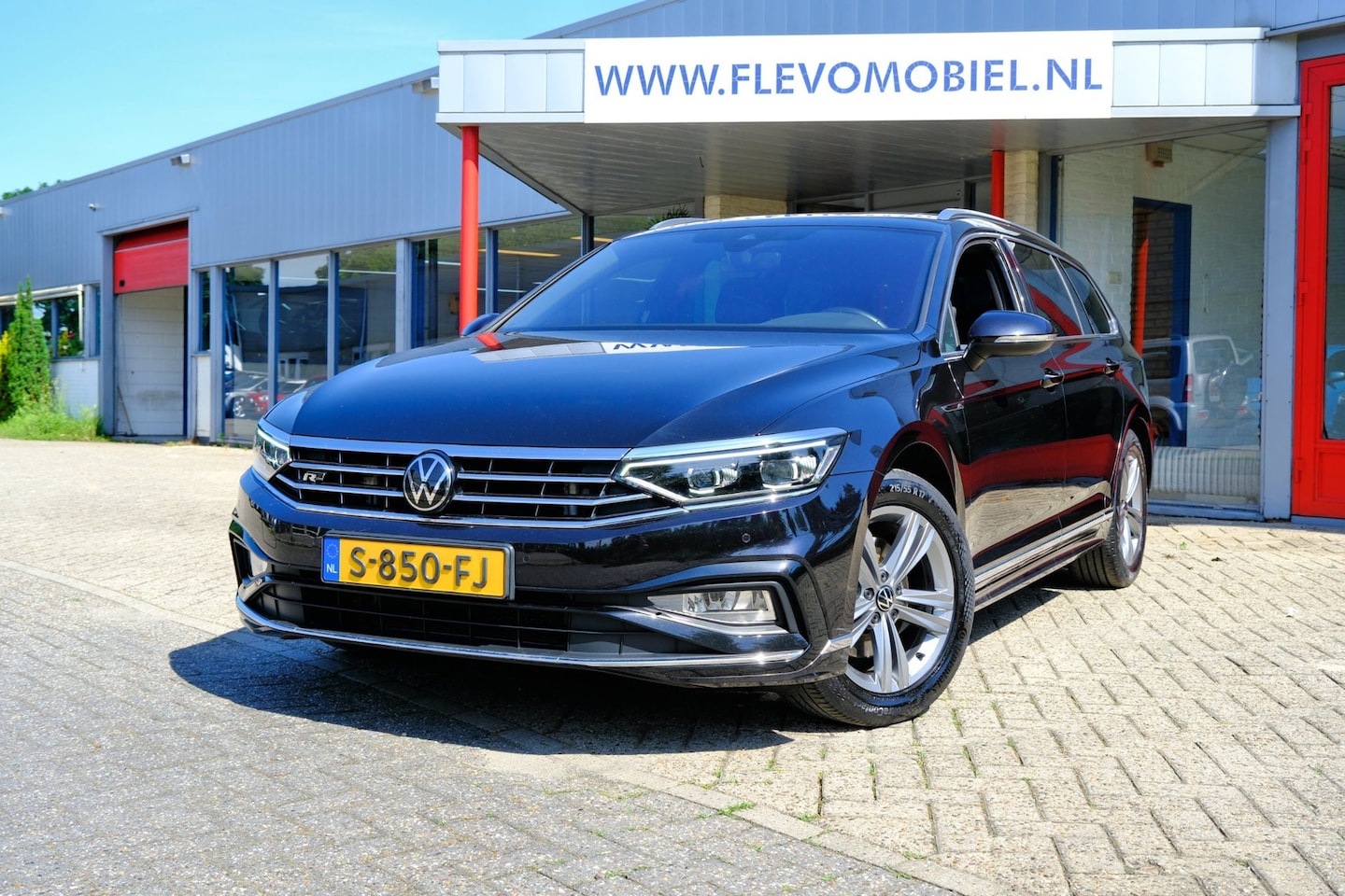 Volkswagen Passat Variant - 1.5 150pk TSI R-Line Business + Aut. Pano|Adapt.cruise|CarPlay|Cam|LMV|Enz! - AutoWereld.nl