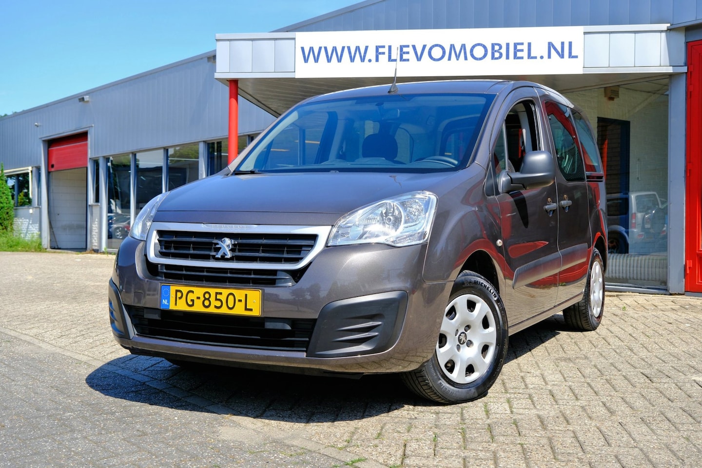 Peugeot Partner Tepee - 1.6 BlueHDi Active Aut. Navi|Clima|Cruise|CarPlay - AutoWereld.nl