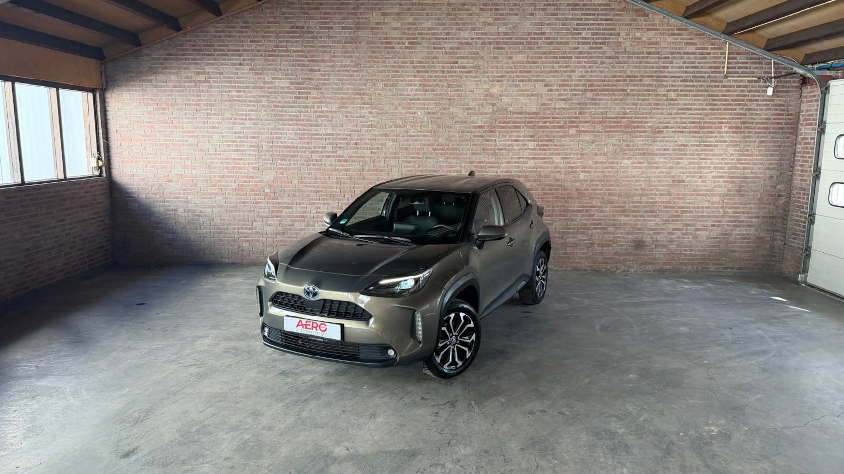 Toyota Yaris Cross - 1.5 Hybrid Dynamic Navi / ACC / Camera / Winterpakket / ALLSEASON - AutoWereld.nl