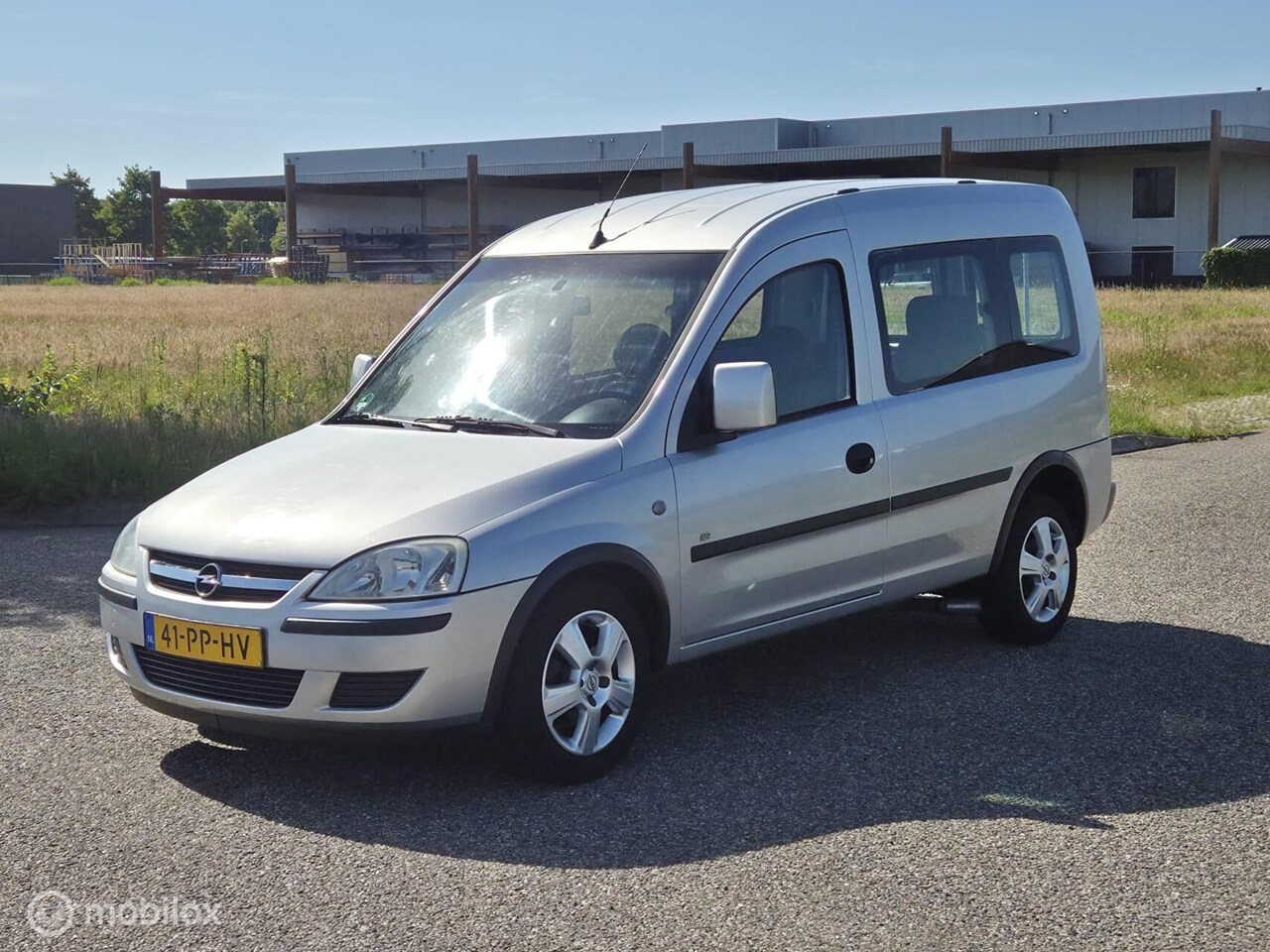 Opel Tour - 1.6 Invalideauto / Rolstoelauto / Knielsysteem - AutoWereld.nl