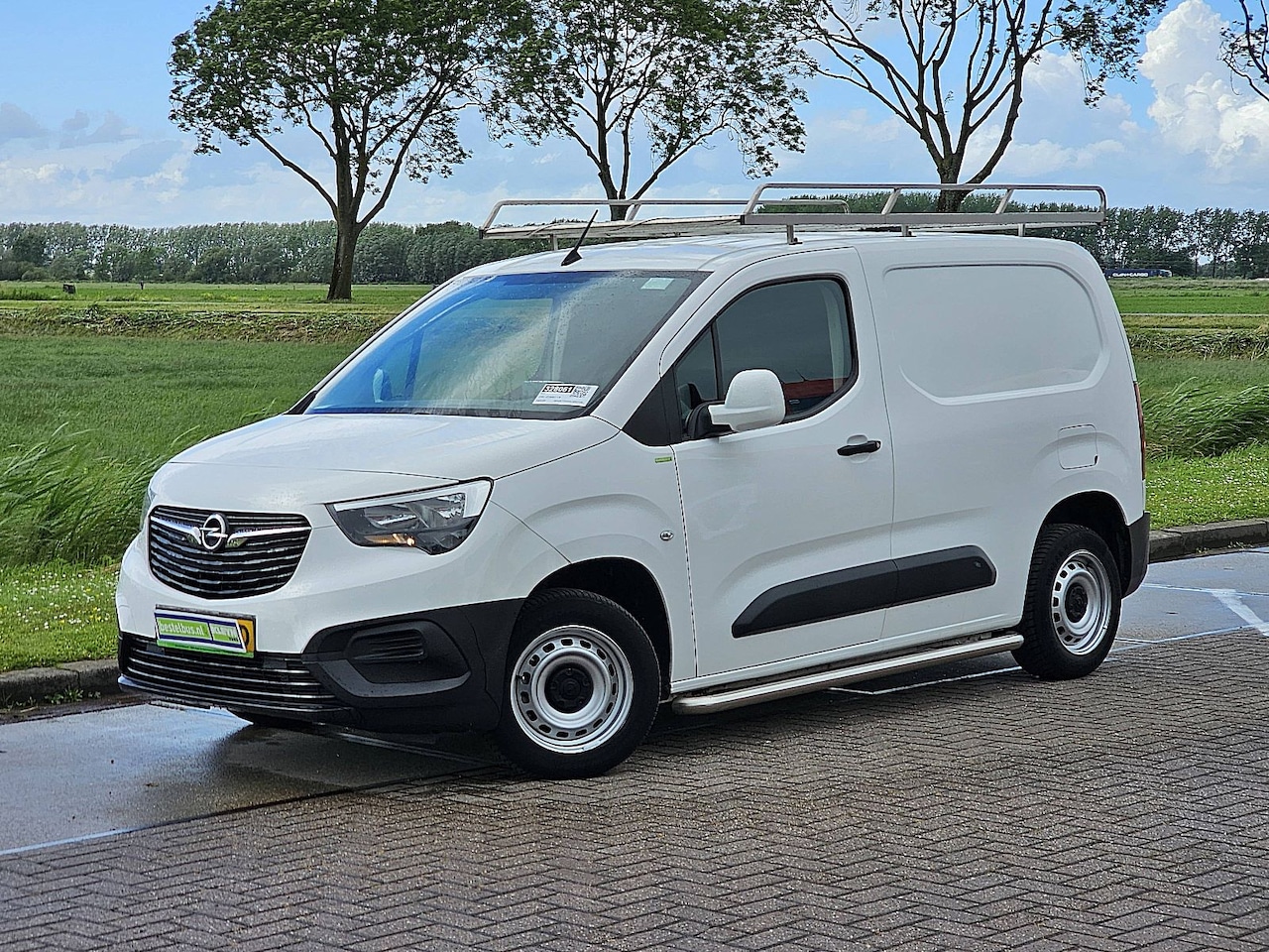 Opel Combo - 1.5D L1H1 Edition L1 Navi NAP Euro6 Airco Sidebars Imperiaal Oh-Historie 1e Eigenaar - AutoWereld.nl