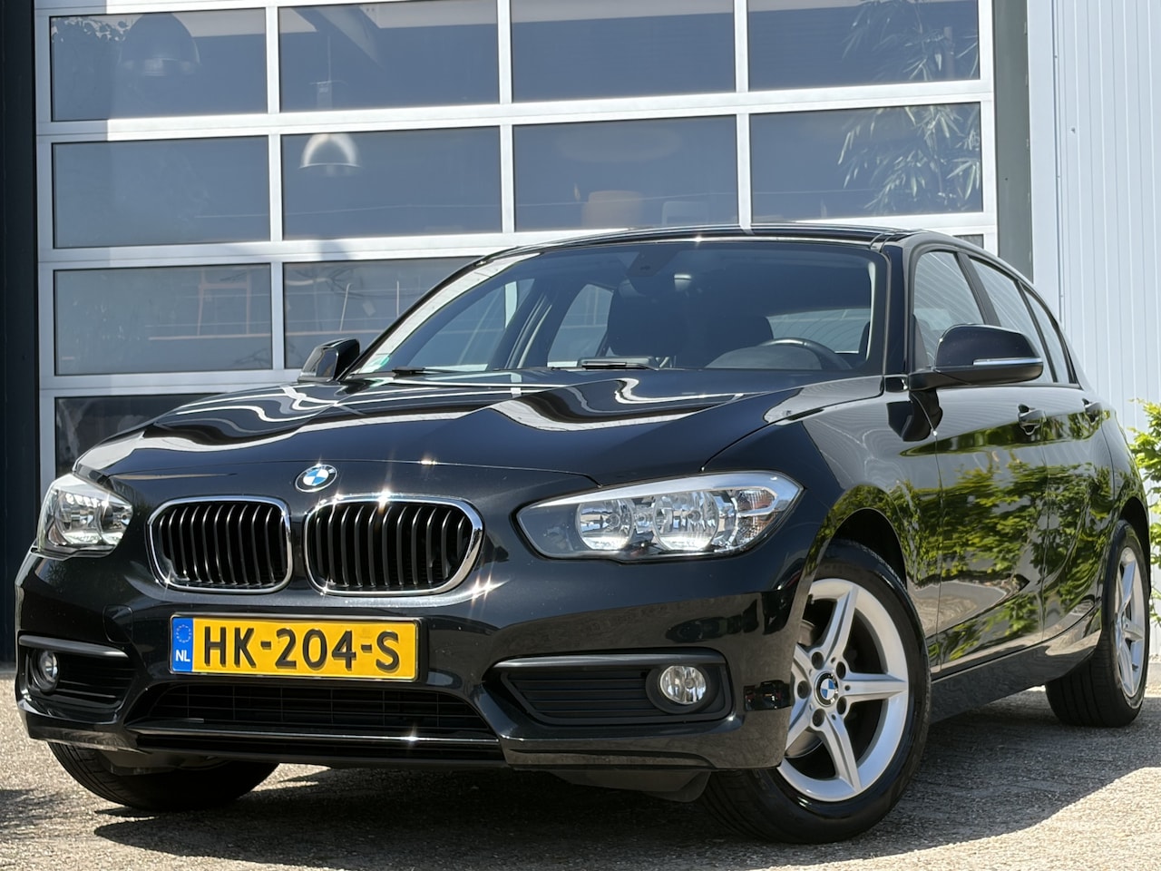 BMW 1-serie - 116i Essential 110pk | Airco | Bluetooth | Cruise control | Isofix bevestiging voor kinder - AutoWereld.nl