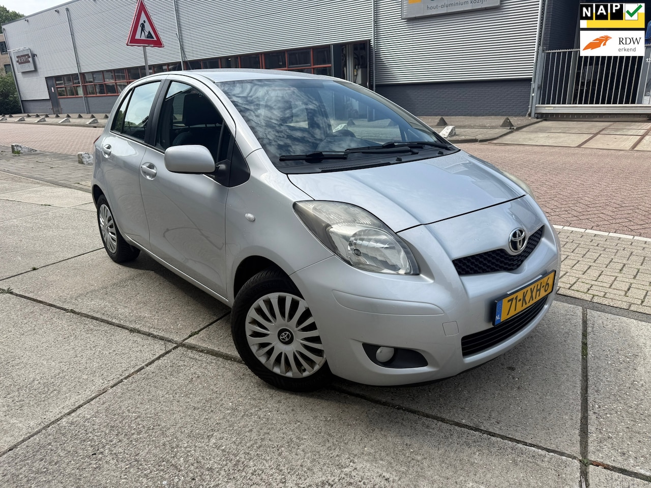 Toyota Yaris - 1.3 VVTi Aspiration AUTOMAAT CLIMA Volledig onderhouden - AutoWereld.nl
