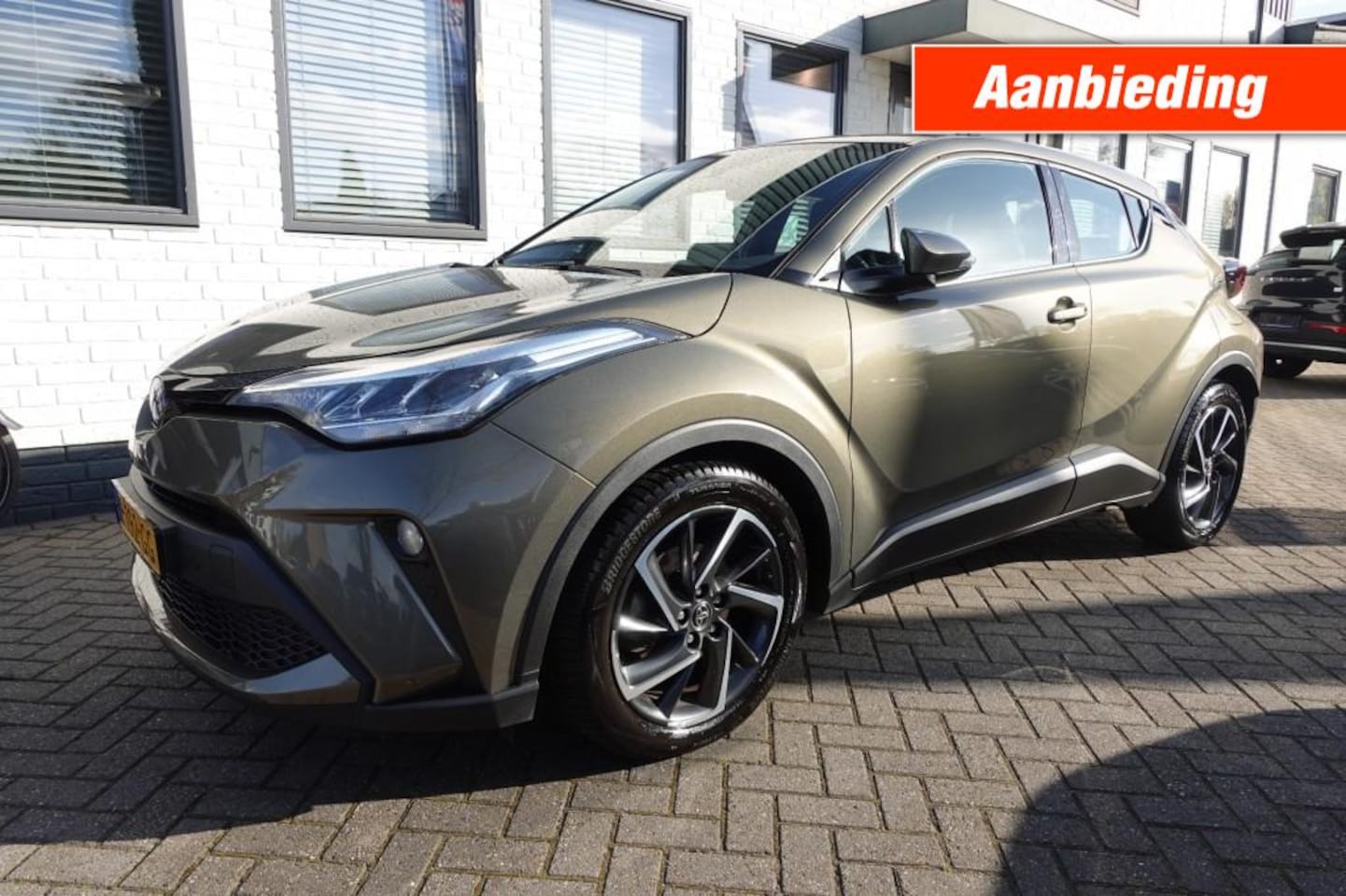 Toyota C-HR - 2.0 HYBRID DYNAMIC Navigatie Camera Clima NL geleverd - AutoWereld.nl