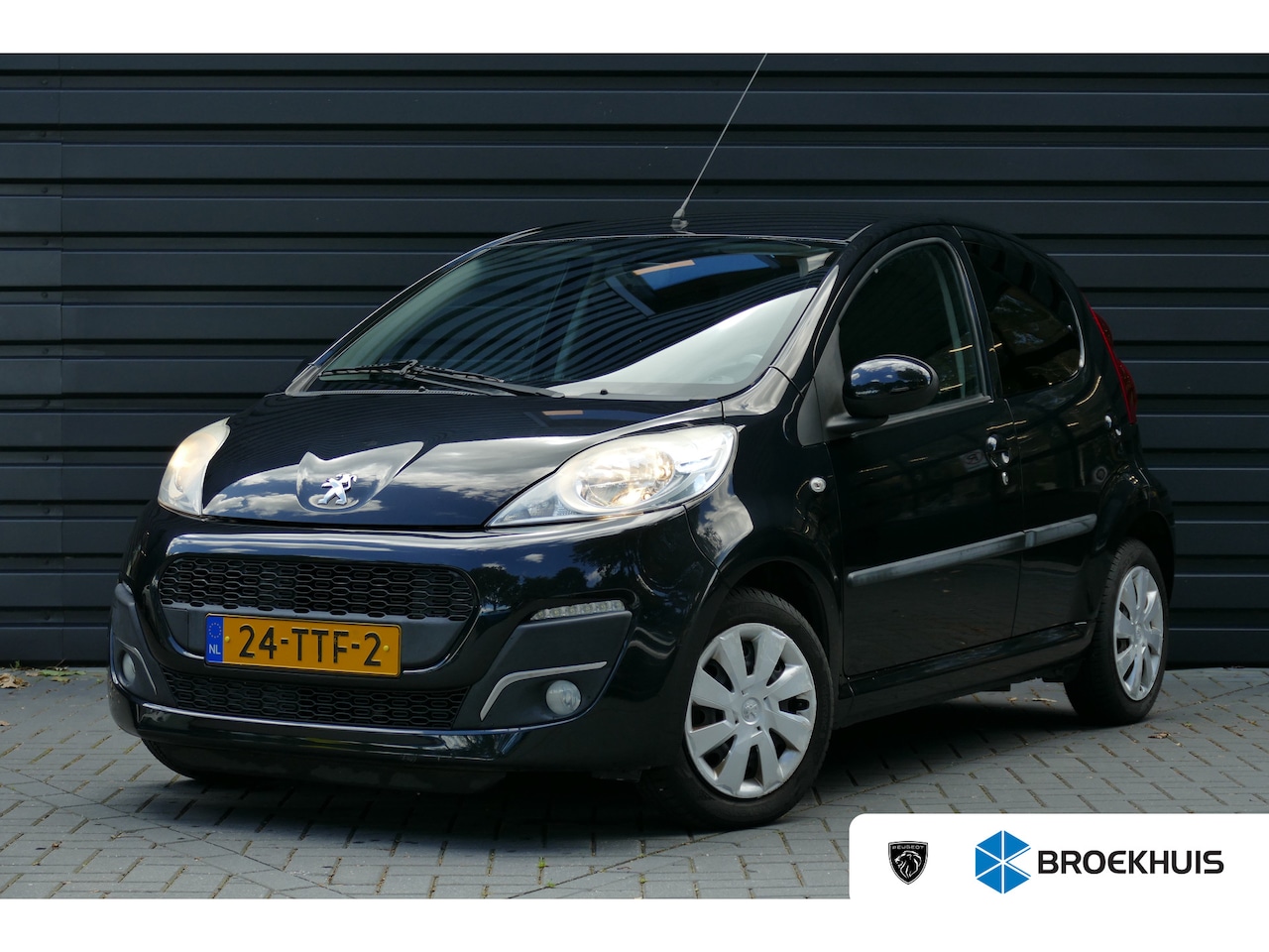 Peugeot 107 - 1.0 68PK 5-DRS PREMIÈRE AUTOMAAT / AIRCO / BLUETOOTH / UNIEK / ELECKTRISCHE RAMEN VOOR / 1 - AutoWereld.nl
