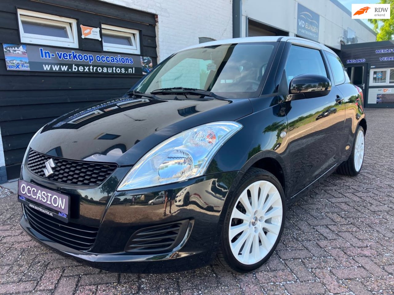 Suzuki Swift - 1.2 16v BLACK en WHITE airco ZGAN 17"sportvelgen 6 MND GARANTIE + GROTE BEURT + NWE APK AL - AutoWereld.nl