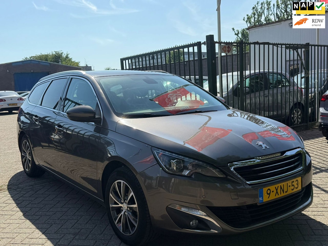 Peugeot 308 SW - 1.2 e-THP Allure 1e eigenaar dealer onderhouden trekhaak navigatie cruis control panorama - AutoWereld.nl