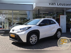 Toyota Aygo X - 1.0 VVT-I MT PLAY TREKHAAK CAMERA AIRCO EL-RAMEN APPLE\ANDROID AD-CRUISE