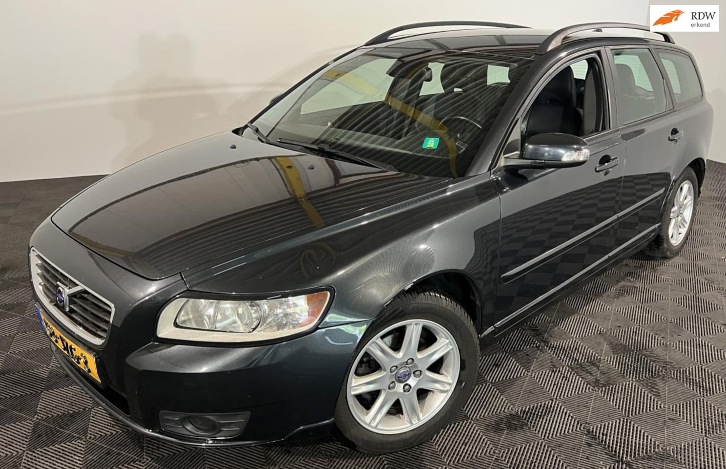 Volvo V50 - 2.0 Momentum PSENSOR CRUISE TREKHAAK 2 X SLEUTELS - AutoWereld.nl