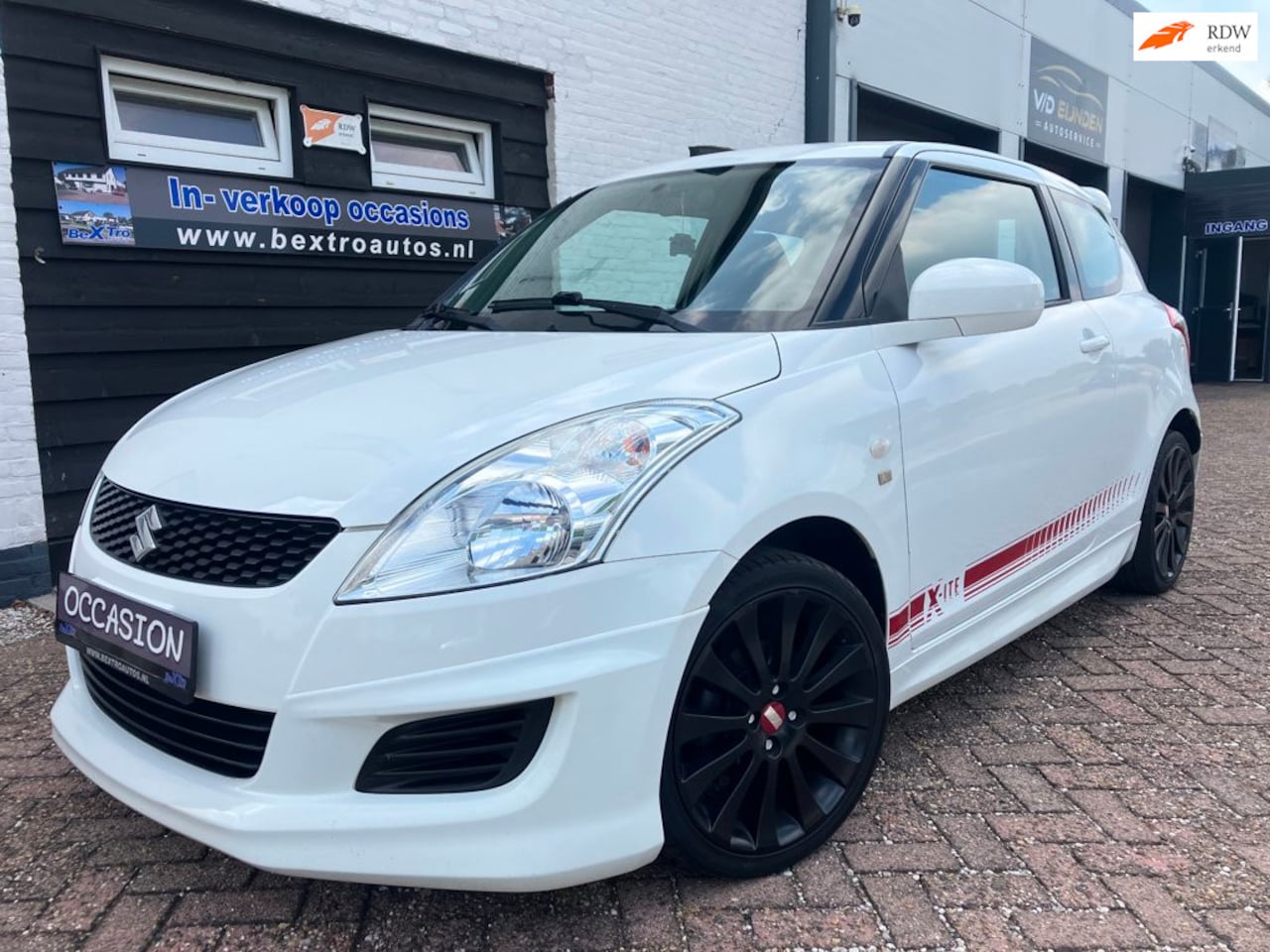 Suzuki Swift - 1.2 16V X-ite Mooie sportieve uitvoering airco 17"inch CARPLAY nieuwe apk + 6 mnd garantie - AutoWereld.nl