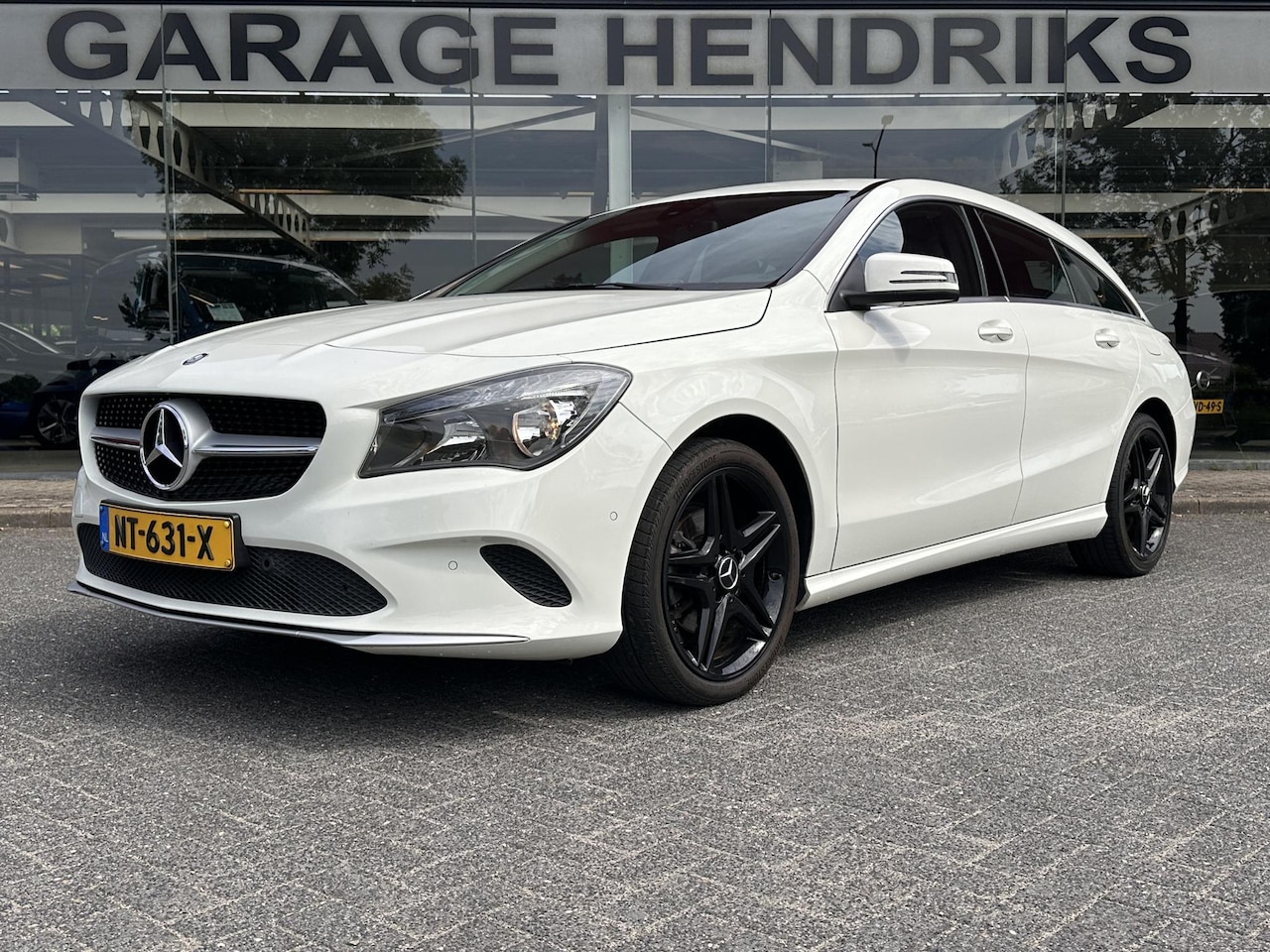 Mercedes-Benz CLA-klasse Shooting Brake - 180 | AMG Velgen 18 inch | Cruise Control | Wegklapbare Trekhaak | Carplay | Half Lederen - AutoWereld.nl