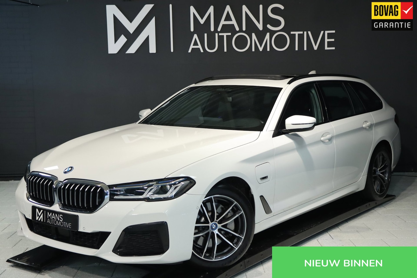 BMW 5-serie Touring - 530e M Sport / PANO / LASER / HUD / ACC / KEYLESS / CAMERA - AutoWereld.nl