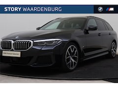 BMW 5-serie Touring - 520d M Sport Automaat / Panoramadak / Sportstoelen / Achteruitrijcamera / Active Cruise Co