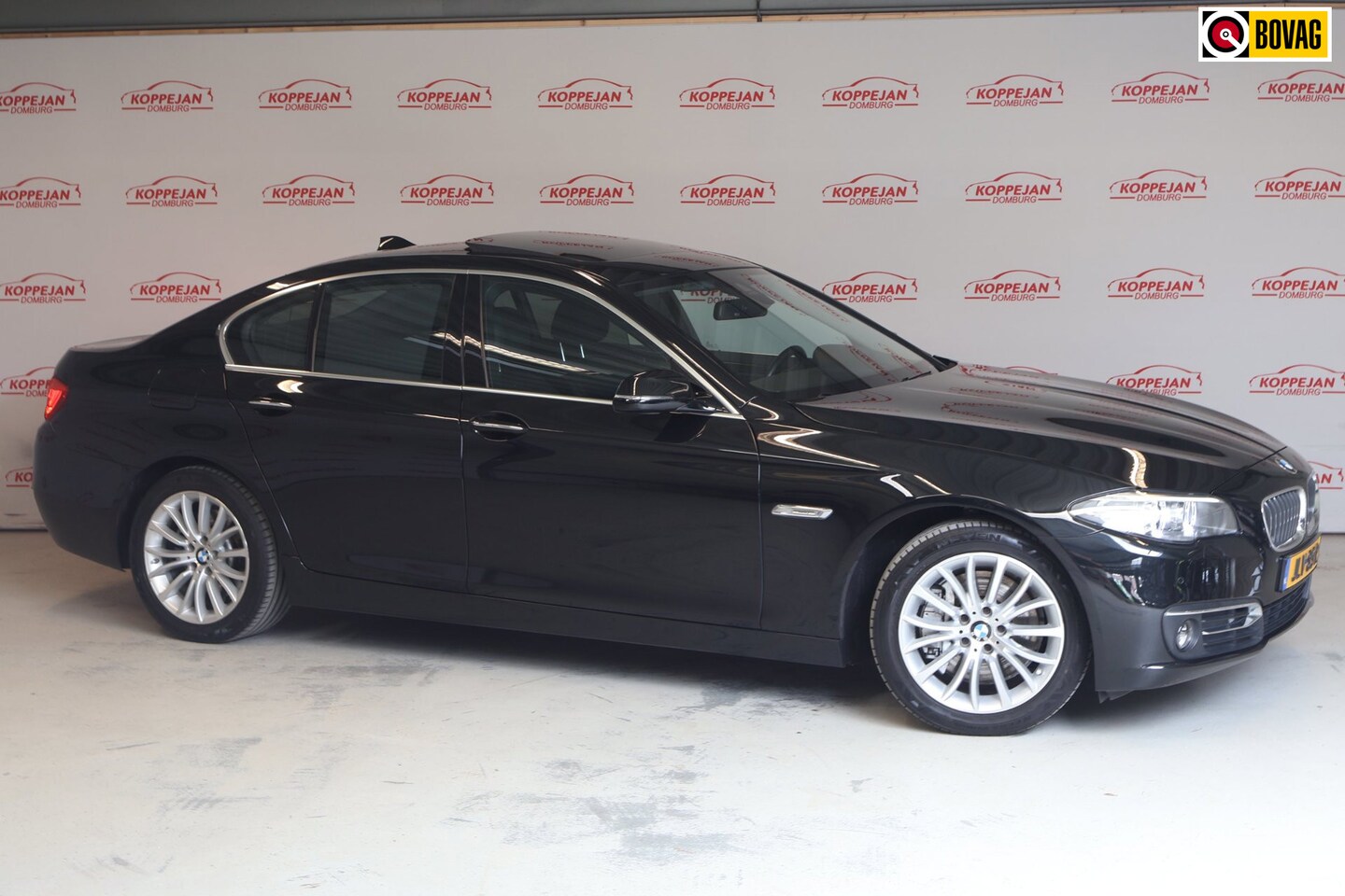 BMW 5-serie - 528i High Executive dealer OH, Carplay, Pano, Keyless, LED, Head up, EL Stoelverw, - AutoWereld.nl