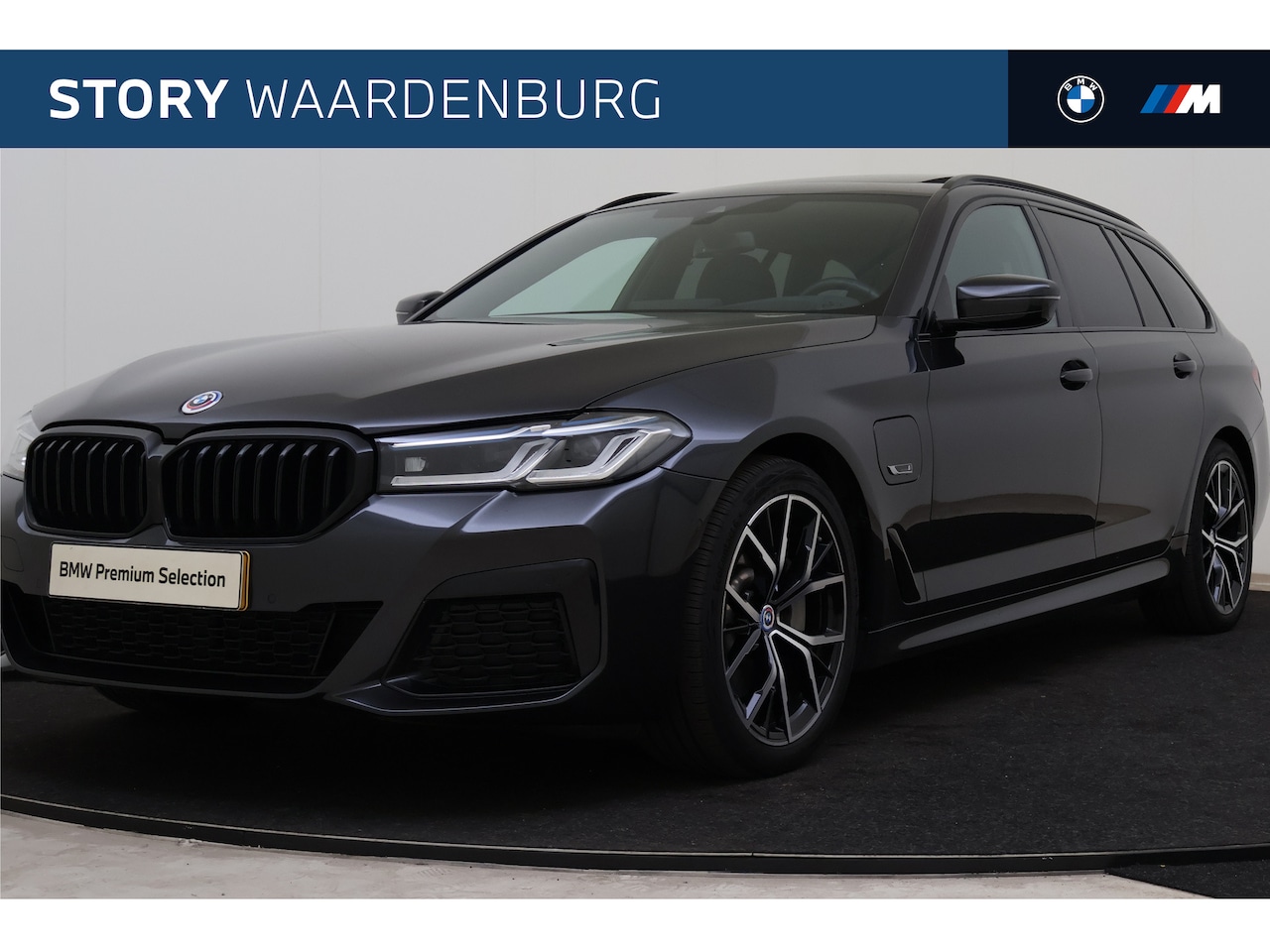 BMW 5-serie Touring - 530e High Executive M Sport Automaat / Trekhaak / Comfortstoelen / Comfort Access / Achter - AutoWereld.nl