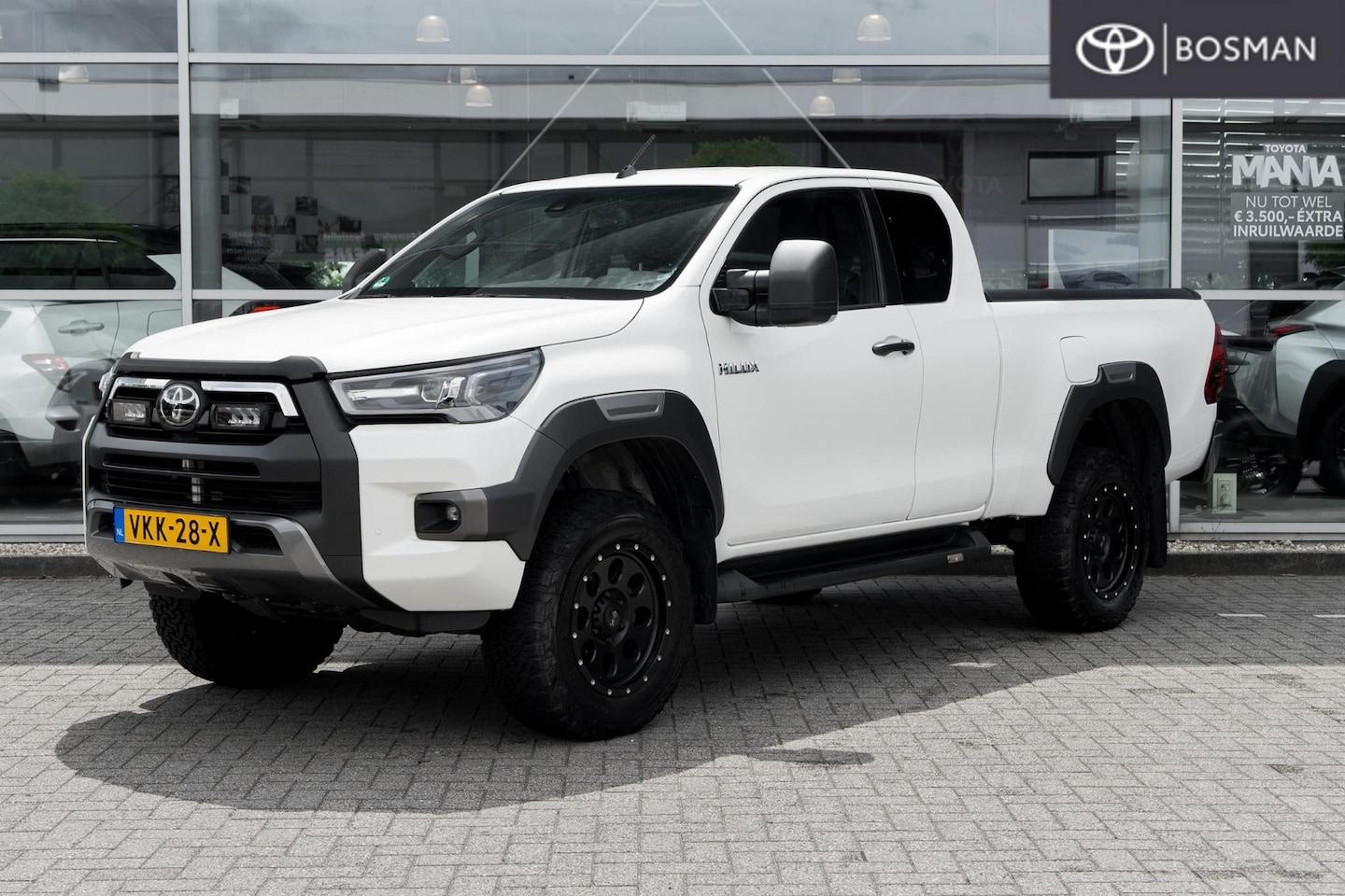Toyota HiLux - 2.8 D-4D Xtra Cab Professional premium Unieke verhoogde uitvoering met luchtvering en Lase - AutoWereld.nl