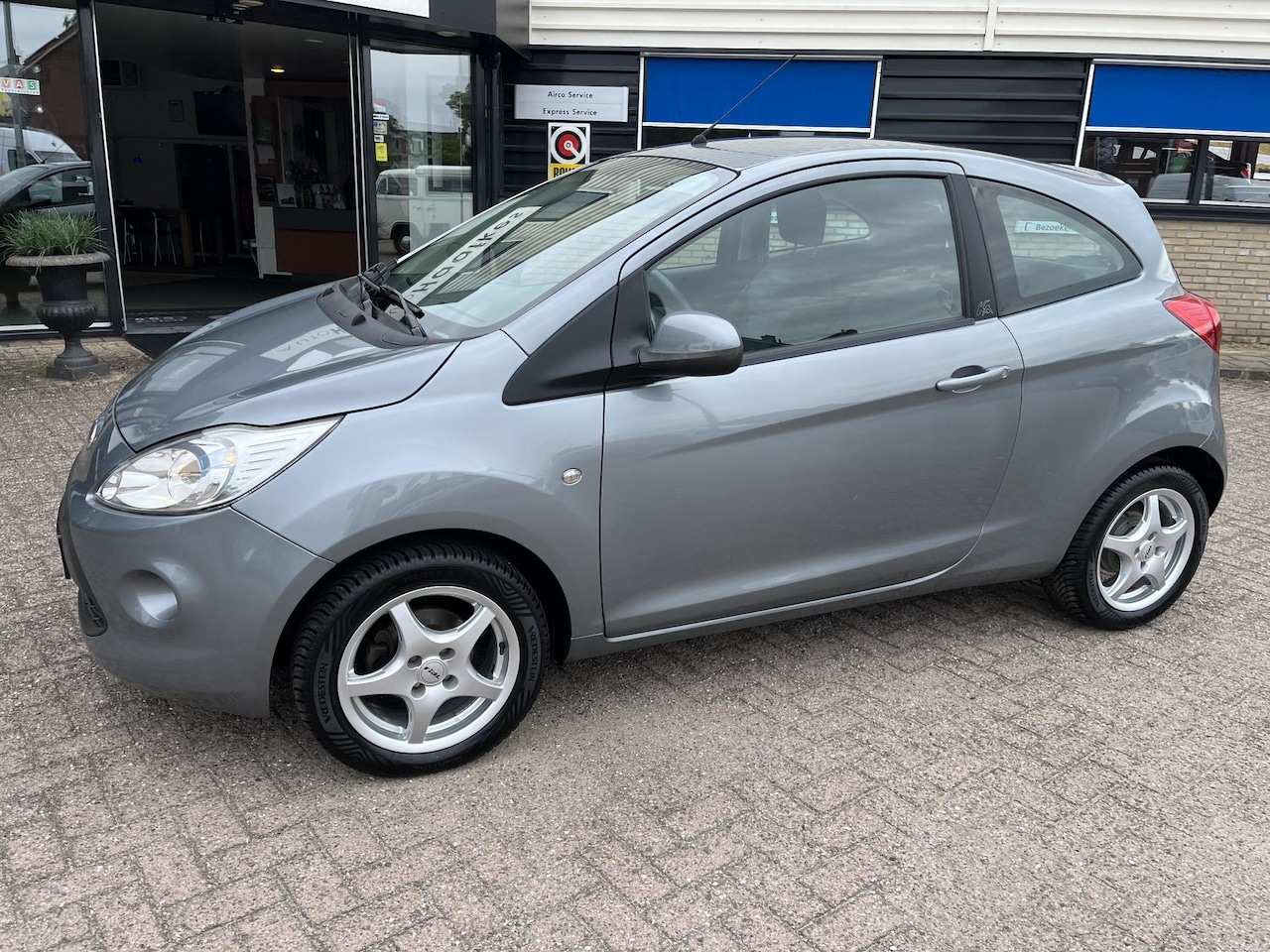 Ford Ka - 1.2 Trend zeer net onderhouden, weinig km's, nieuwe banden, uitlaatdemper nieuw. - AutoWereld.nl