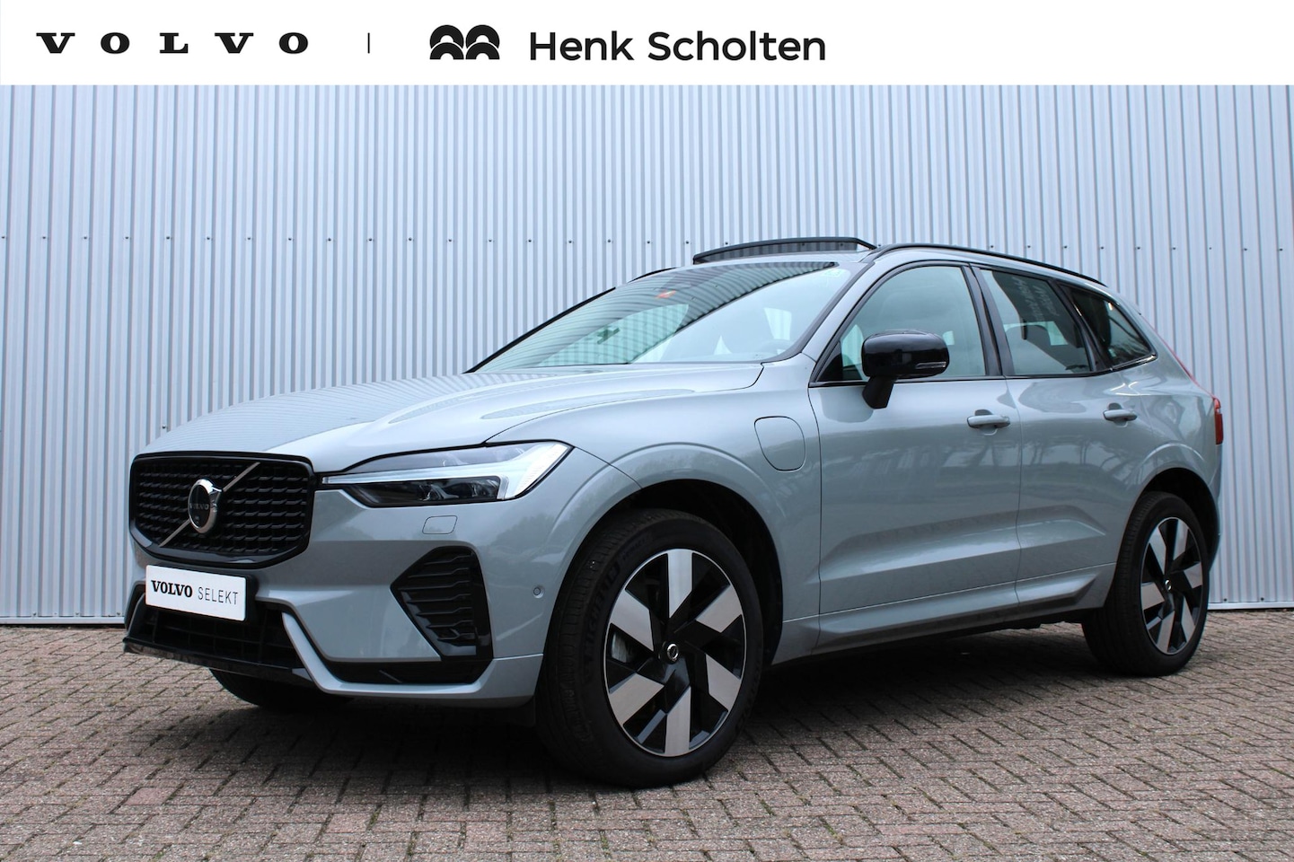 Volvo XC60 - T6 Plug-in hybrid AWD Ultra Dark | Luchtvering | Panoramadak | Semi elektrische trekhaak | - AutoWereld.nl