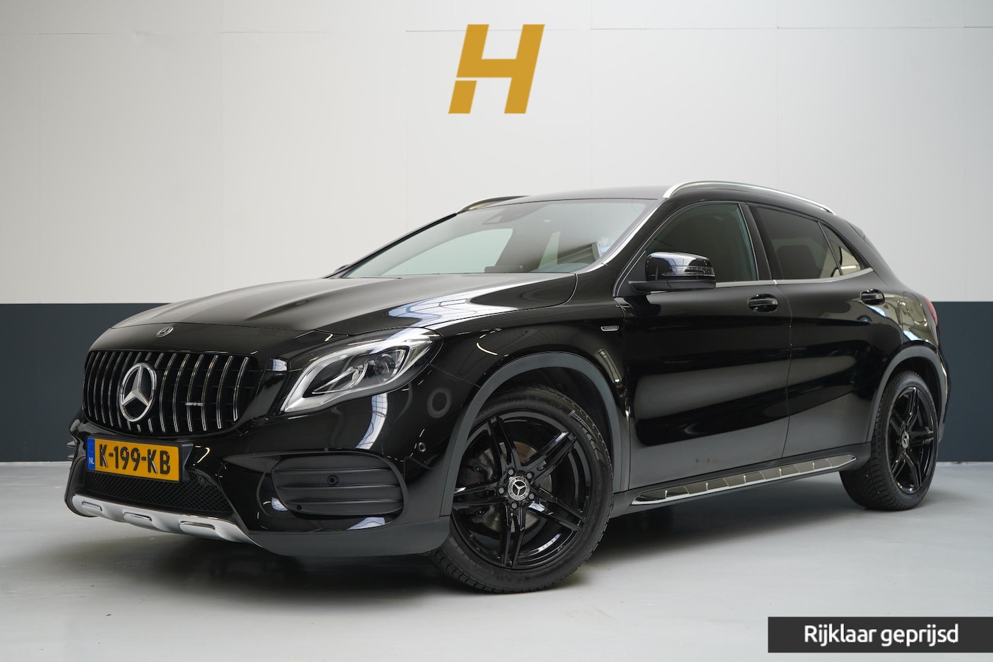 Mercedes-Benz GLA-Klasse - 200 Premium Plus AMG pakket | Leder | Sportstoelen | Camera | Navigatie | Unieke km-stand - AutoWereld.nl