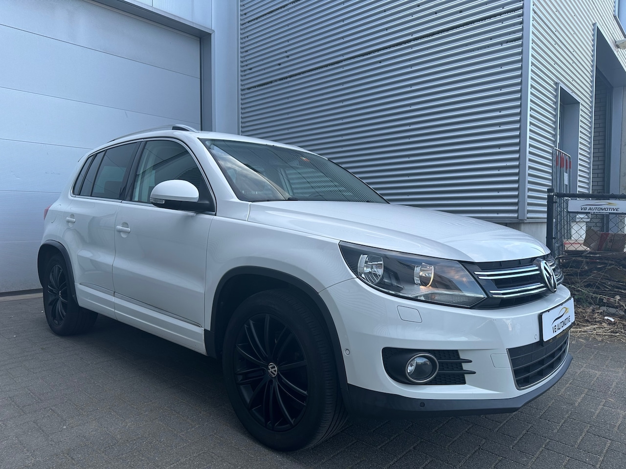 Volkswagen Tiguan - 2.0 TSI 4Motion |Dsg|Leer|Cruise|Stoelvw|2xpdc|Navi|200pk - AutoWereld.nl
