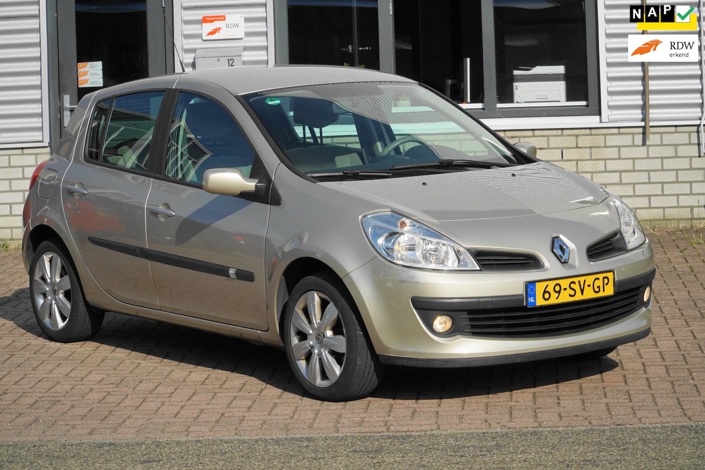 Renault Clio - 1.6-16V Dynamique Luxe AUTOMAAT - AutoWereld.nl