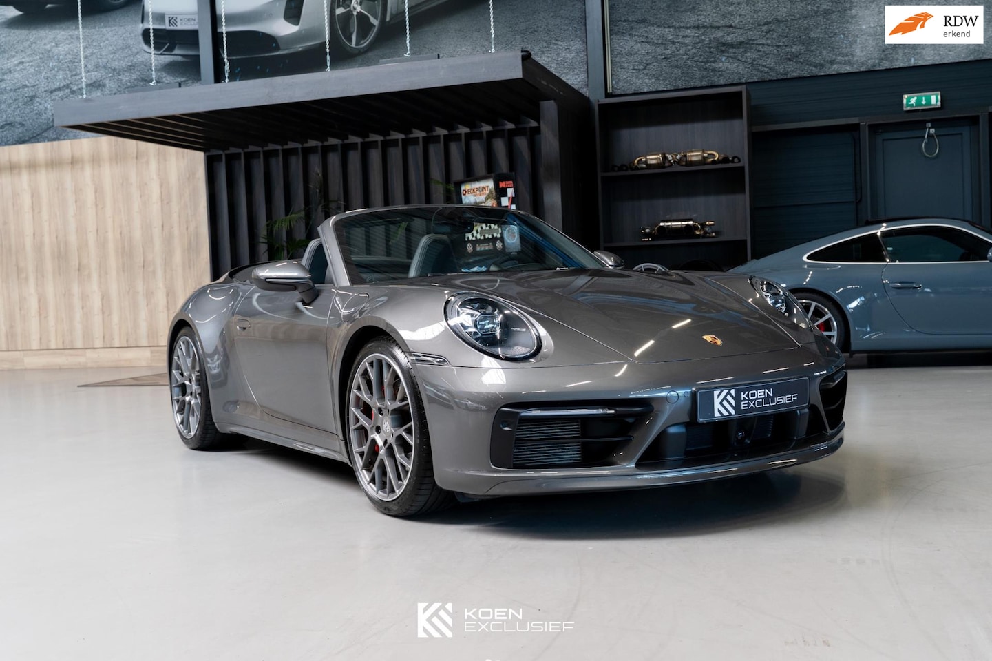 Porsche 911 Cabrio - 992 3.0 Carrera 4 S (2019) Sport Design, achteras sturing, Sport Chrono, Sportuitlaat - AutoWereld.nl