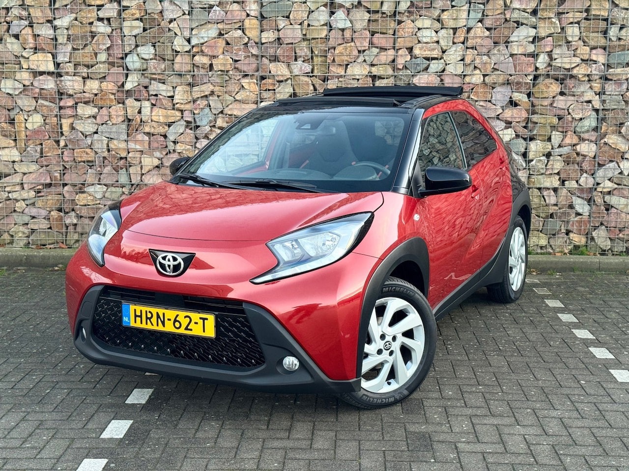 Toyota Aygo X - 1.0 VVT-i MT play 1.0 VVT-i MT Play - AutoWereld.nl