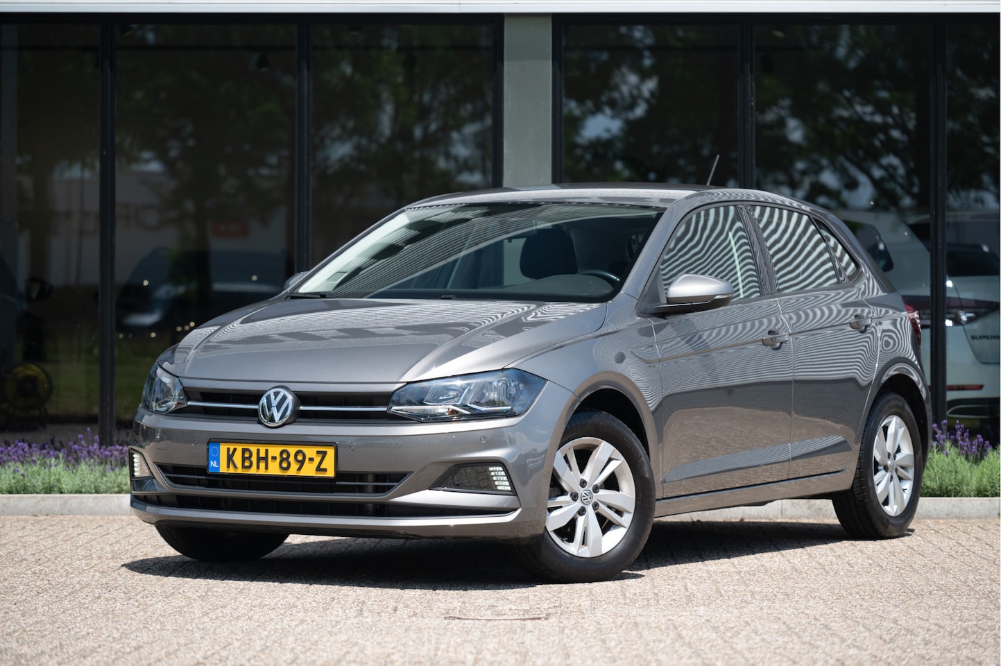 Volkswagen Polo - 1.0 TSI DSG Comfortline | PDC V+A | 15" lichtmetaal | Airco | - AutoWereld.nl
