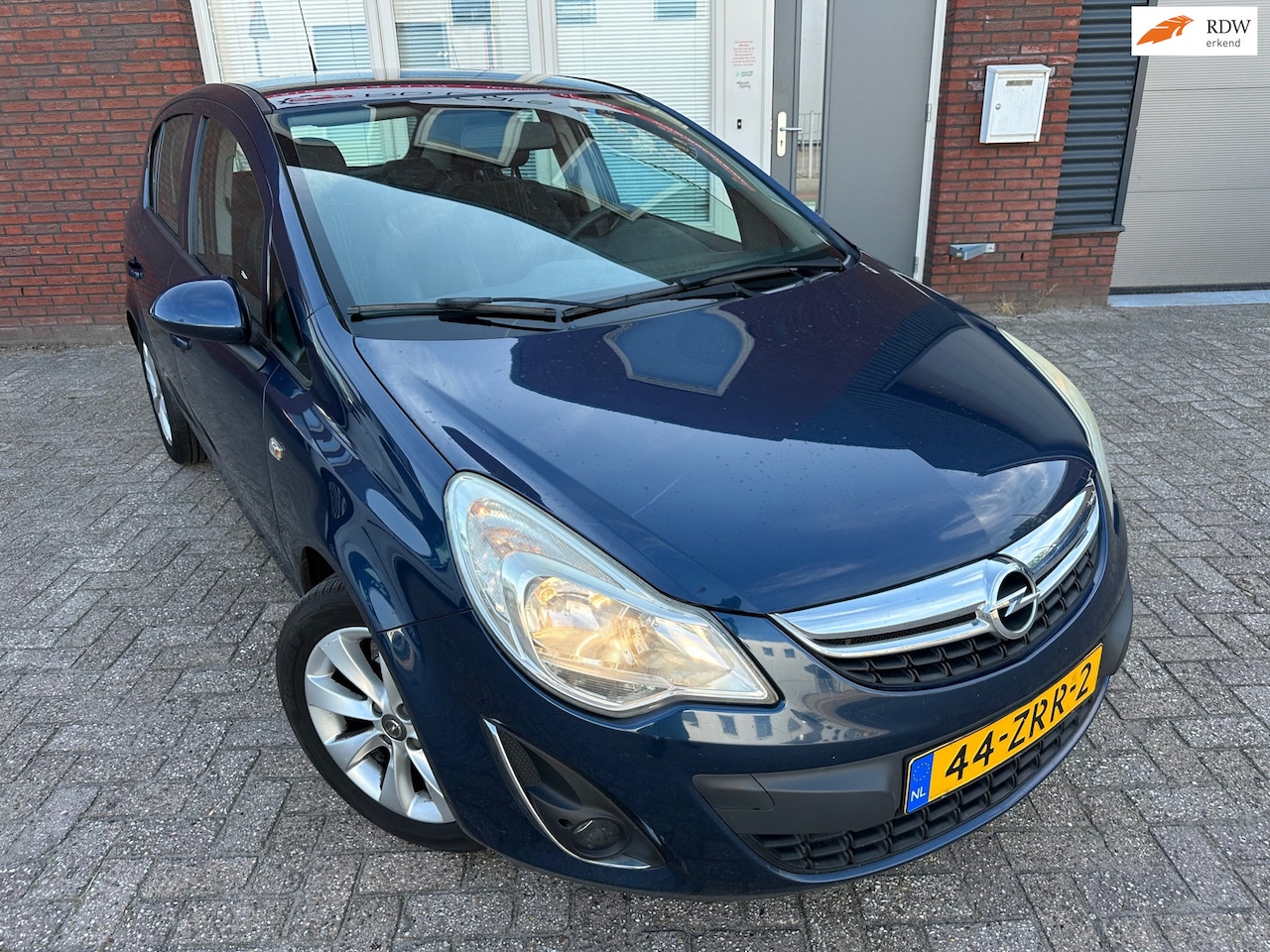 Opel Corsa - 1.4-16V Cosmo / Navi / Leder / Cruise / Airco / NAP - AutoWereld.nl