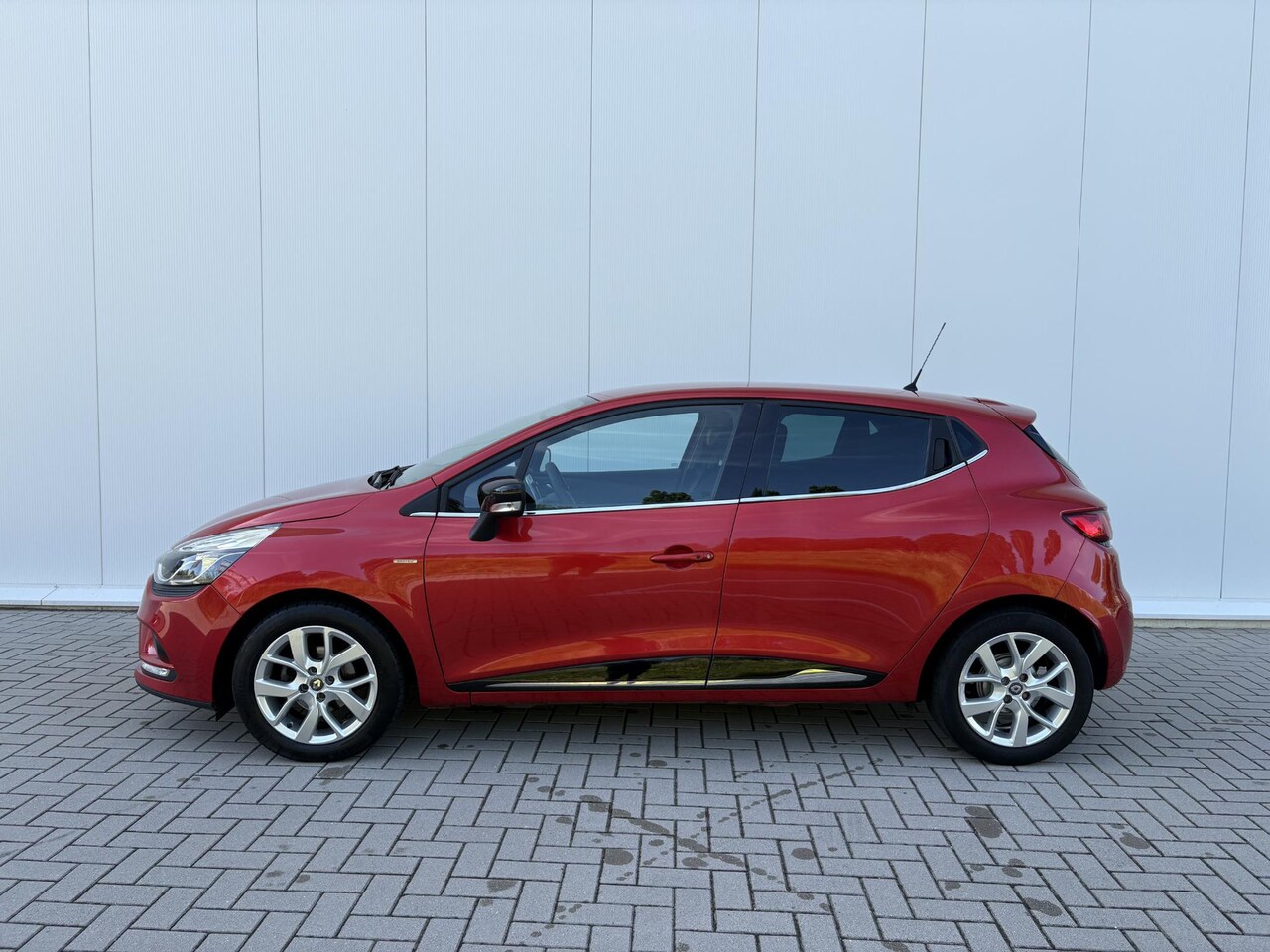 Renault Clio - 0.9 TCe Limited | FOCAL AUDIO | KEYLESS |  DAB+ | AIRCO | NAVI |