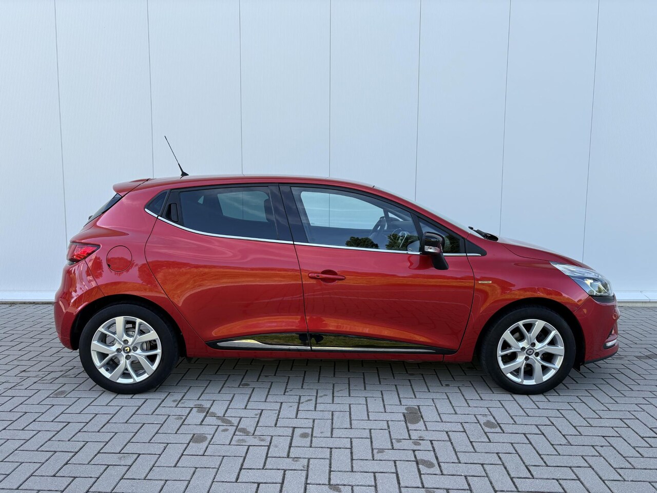 Renault Clio - 0.9 TCe Limited | FOCAL AUDIO | KEYLESS |  DAB+ | AIRCO | NAVI |