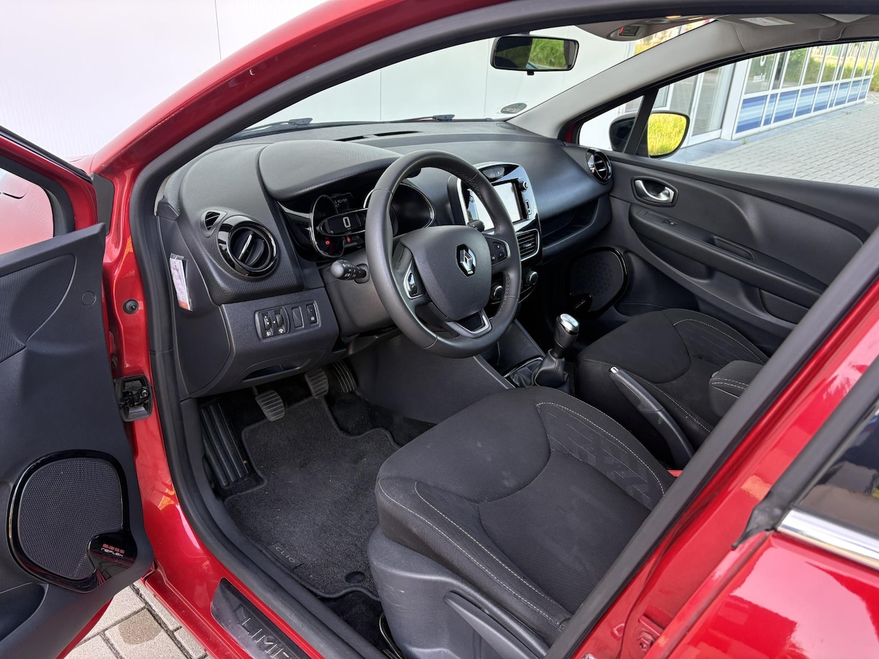 Renault Clio - 0.9 TCe Limited | FOCAL AUDIO | KEYLESS |  DAB+ | AIRCO | NAVI |