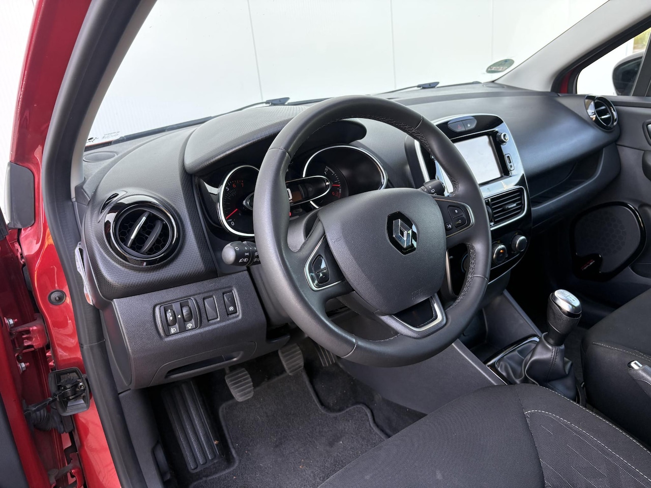 Renault Clio - 0.9 TCe Limited | FOCAL AUDIO | KEYLESS |  DAB+ | AIRCO | NAVI |