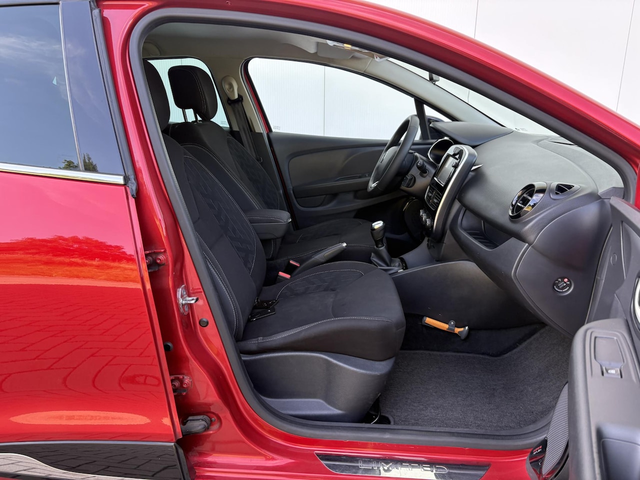 Renault Clio - 0.9 TCe Limited | FOCAL AUDIO | KEYLESS |  DAB+ | AIRCO | NAVI |