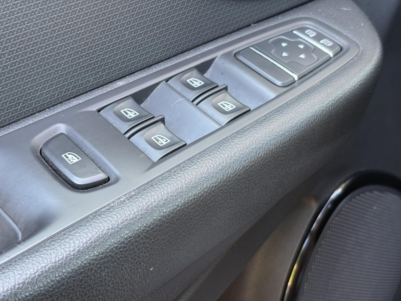Renault Clio - 0.9 TCe Limited | FOCAL AUDIO | KEYLESS |  DAB+ | AIRCO | NAVI |