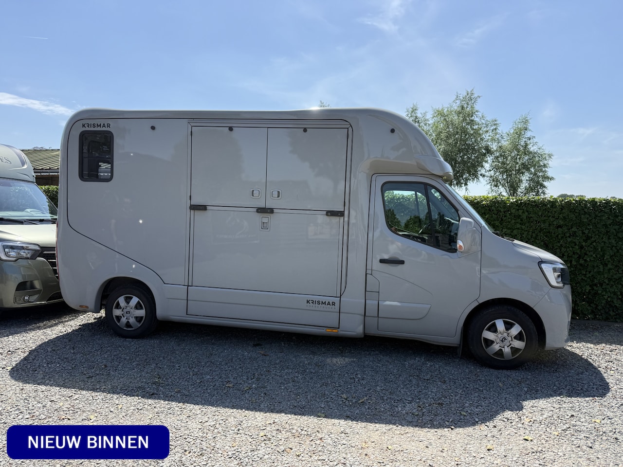Renault Master - | HORSETRUCK | KRISMAR STALLION 3XL | 2022 DEC. | HENGST | 21.384KM | MANUEL | 165PK | L3 - AutoWereld.nl