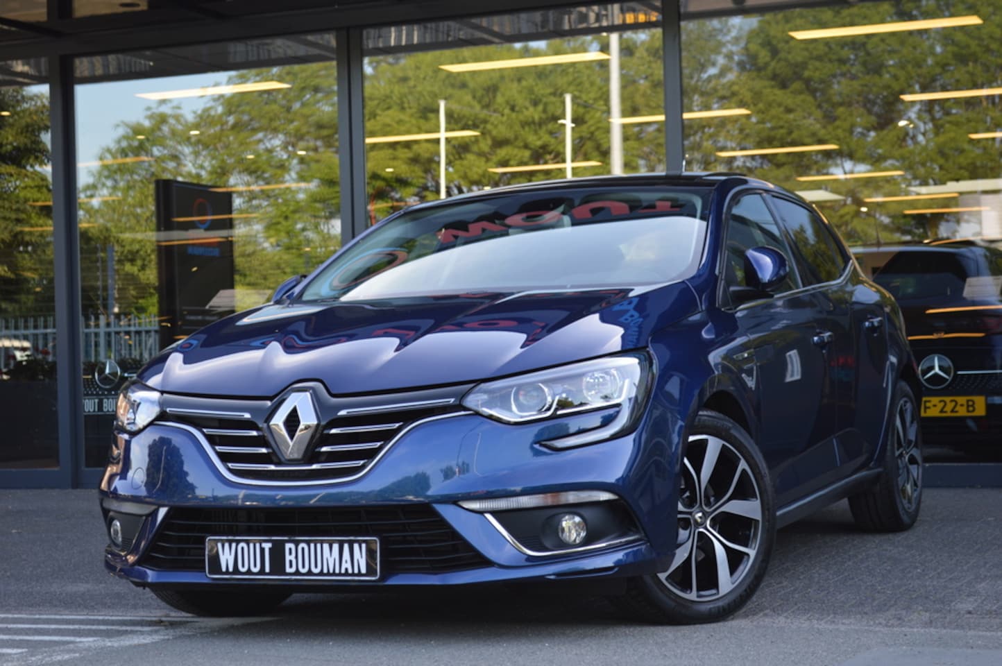 Renault Mégane - 1.3 TCe Bose Panorama Navi Clima Cruise CarPlay Pdc - AutoWereld.nl