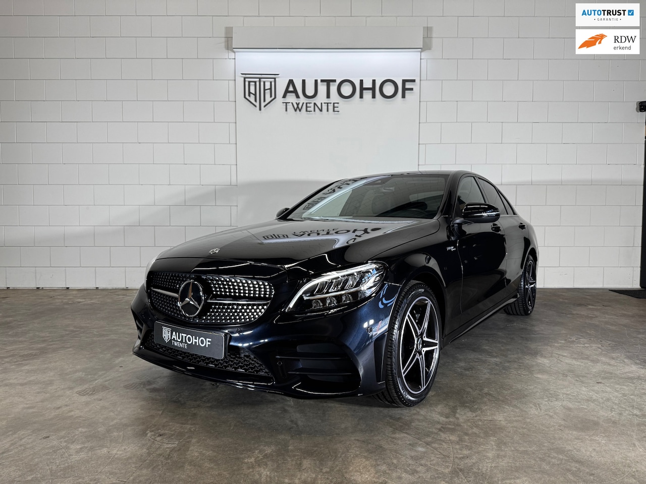 Mercedes-Benz C-klasse - 300 AMG Performance Prem. Night Pack 258 PK |CarPlay|CAM|LED|AMB. L.|ELEK. ST.|NAVI|DOH GA - AutoWereld.nl