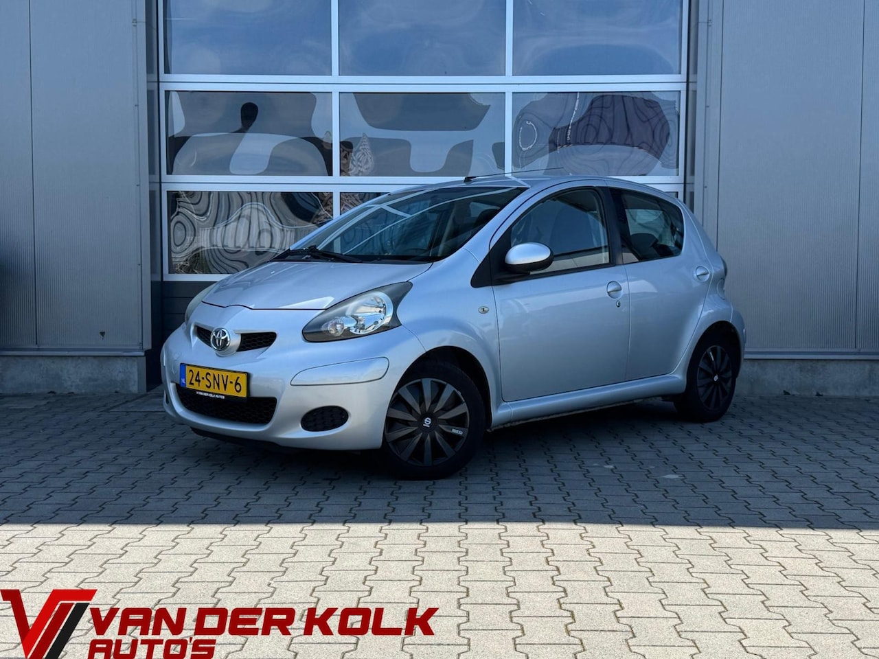 Toyota Aygo - 1.0-12V Dynamic Navigator 5 Deurs | Navigatie | Airco | Elektrische ramen - AutoWereld.nl