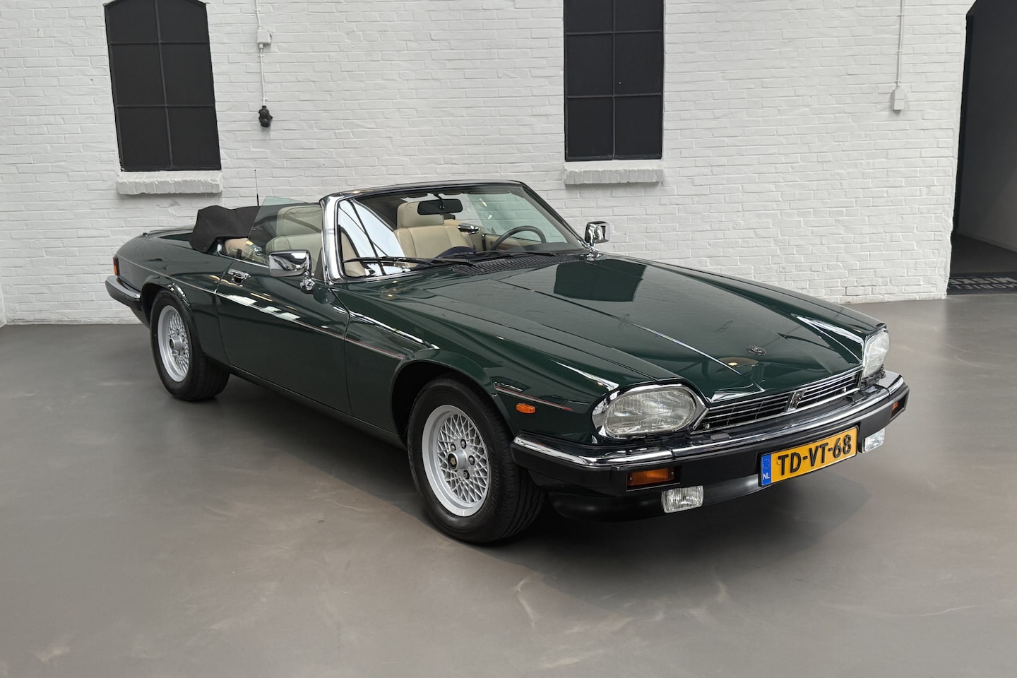 Jaguar XJS - 5.3 V12 Convertertible 26 YEARS LAST OWNERSHIP PERFECT CONDITION - AutoWereld.nl