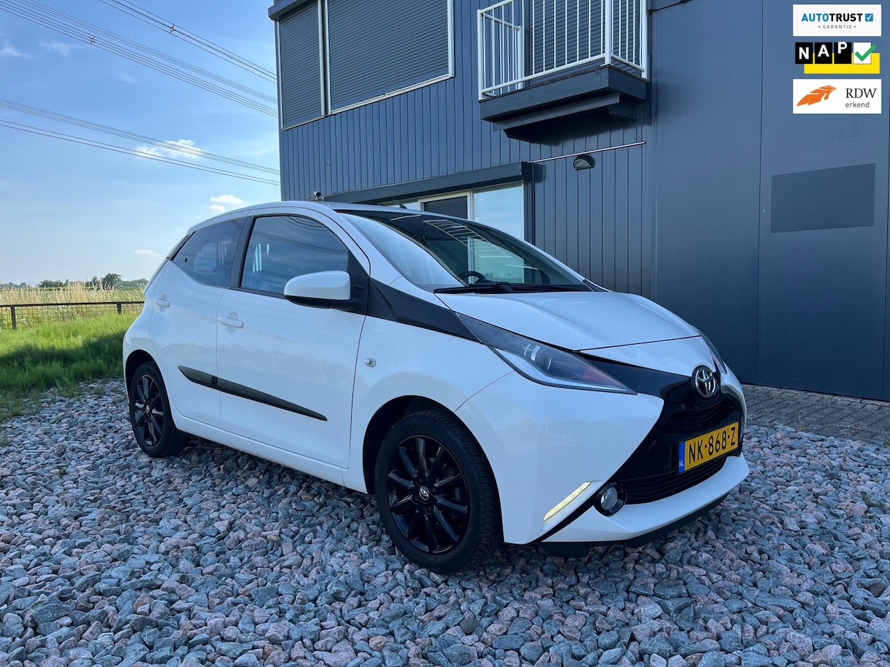 Toyota Aygo - 1.0 VVT-i x-play 1.0 VVT-i x-play - AutoWereld.nl