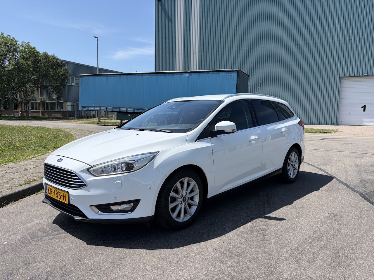 Ford Focus Wagon - 1.0i Eco-Boost First Edition 6-Bak 126 PK. Mooie en zeer goed onderhouden auto !!! Distrib - AutoWereld.nl