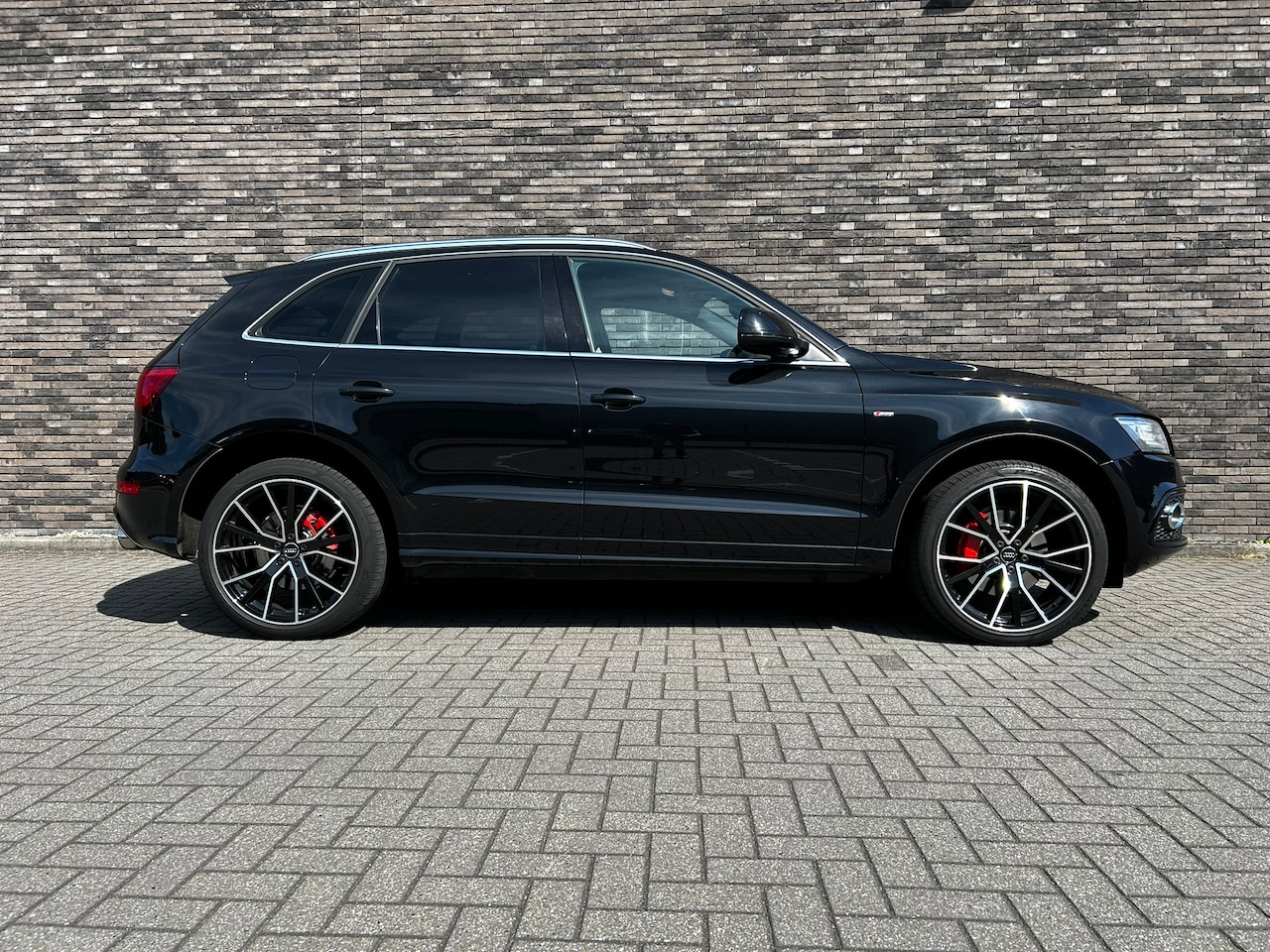 Audi Q5 - 3.0 TFSI quattro S Edition 430 PK custom RVS uitlaat met kleppendempers - AutoWereld.nl