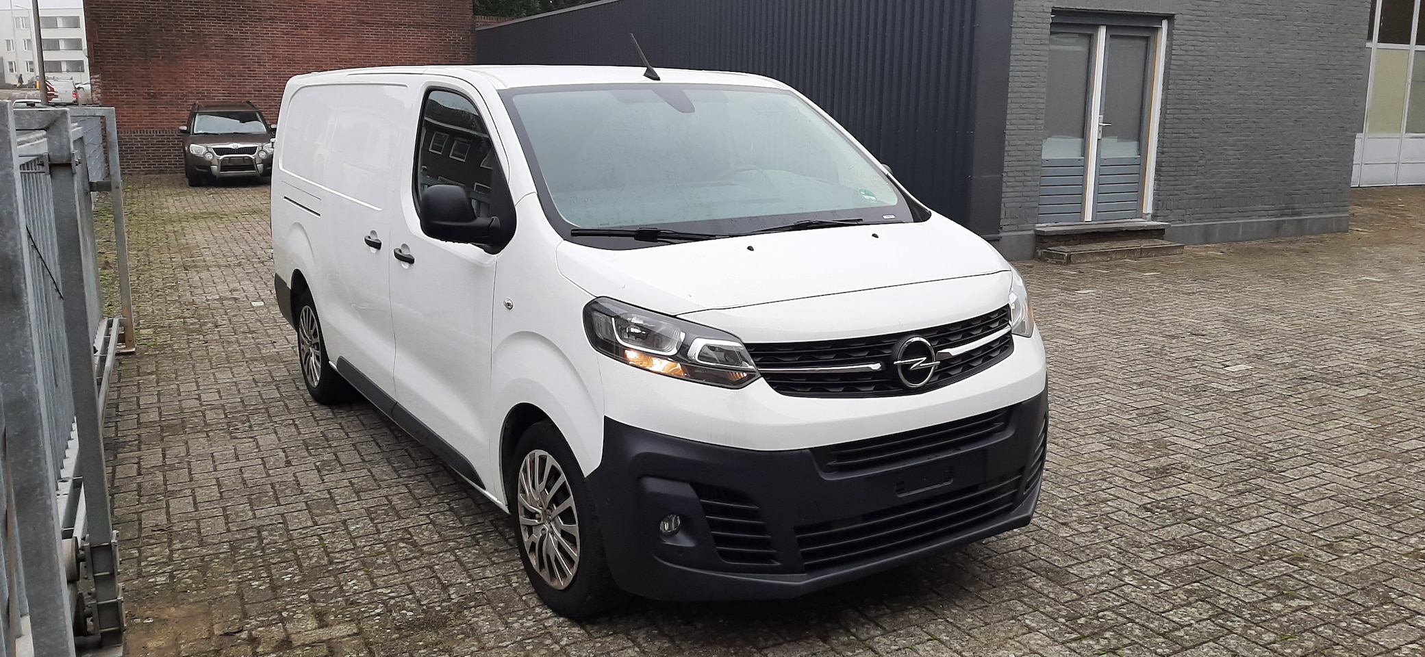 Opel Vivaro - 2.0 CDTI L3H1 Edition Turbo met 177 PK - AutoWereld.nl